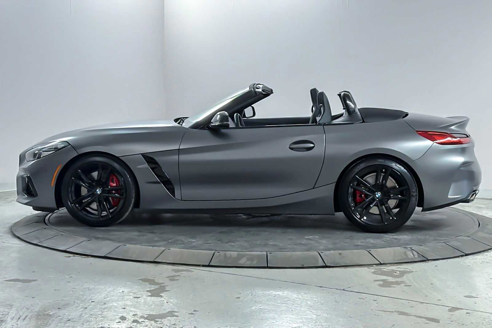 Used 2022 BMW Z4 M40i w/ Premium Package image 4