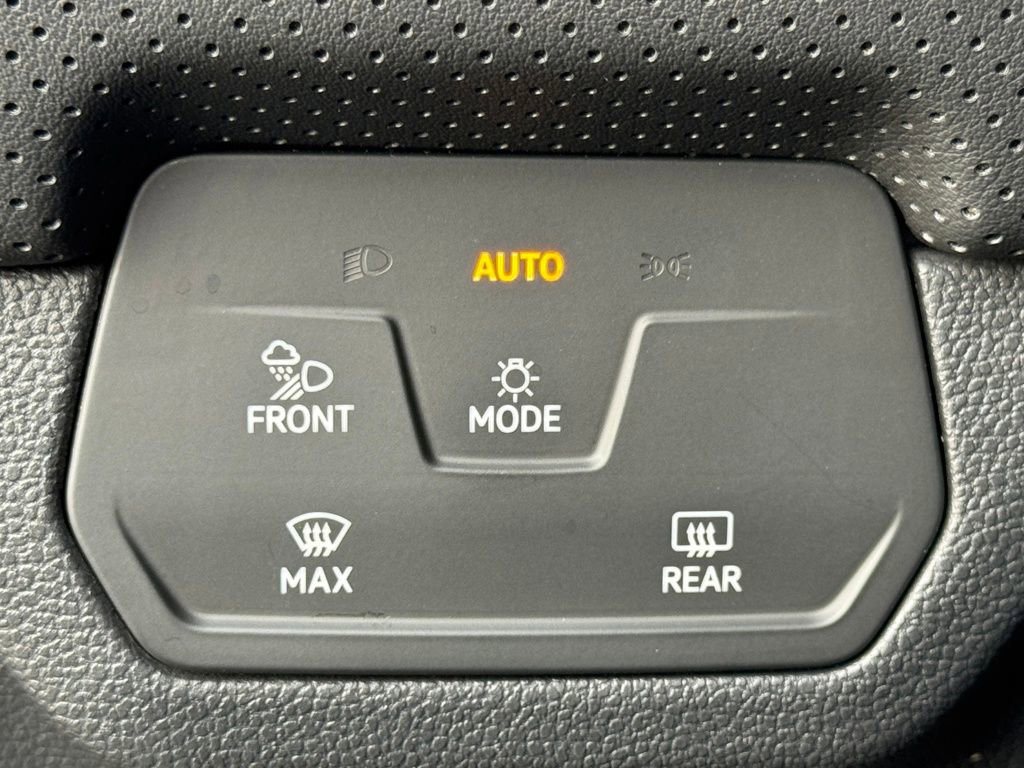 Used 2024 Volkswagen Atlas Cross Sport SE image 13