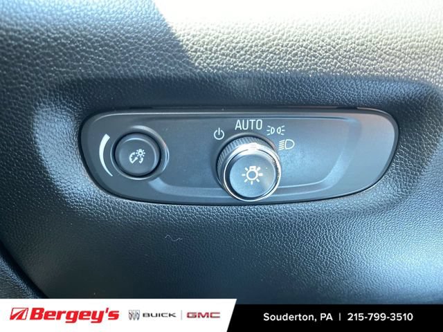 Used 2023 Chevrolet Traverse LT AWD/4WD image 20
