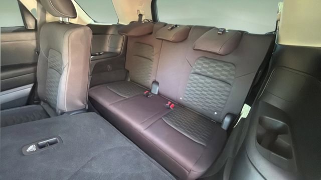 Used 2025 Nissan Pathfinder S FWD image 32