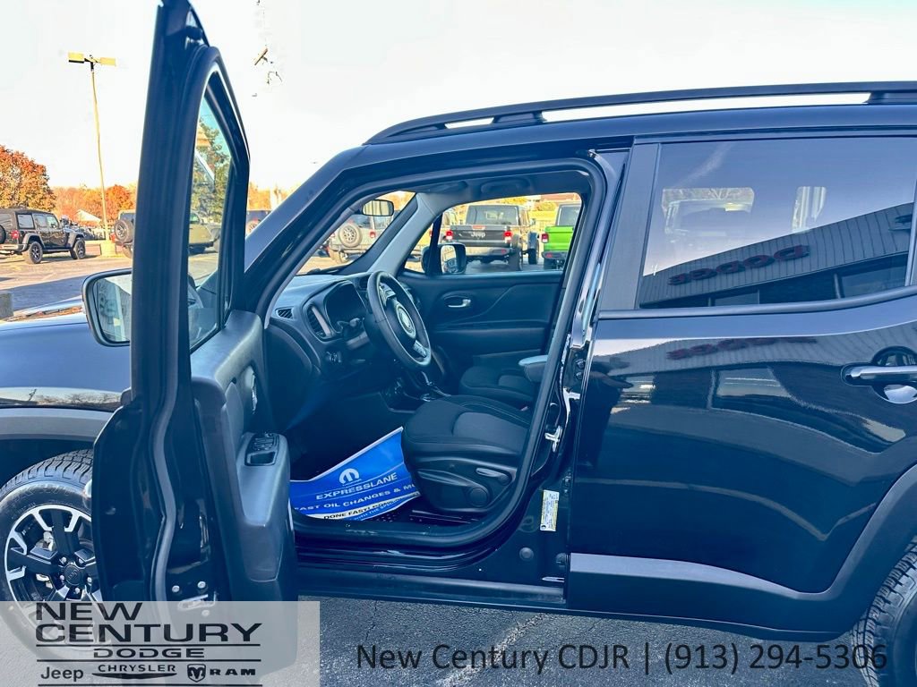 Used 2023 Jeep Renegade Latitude image 7