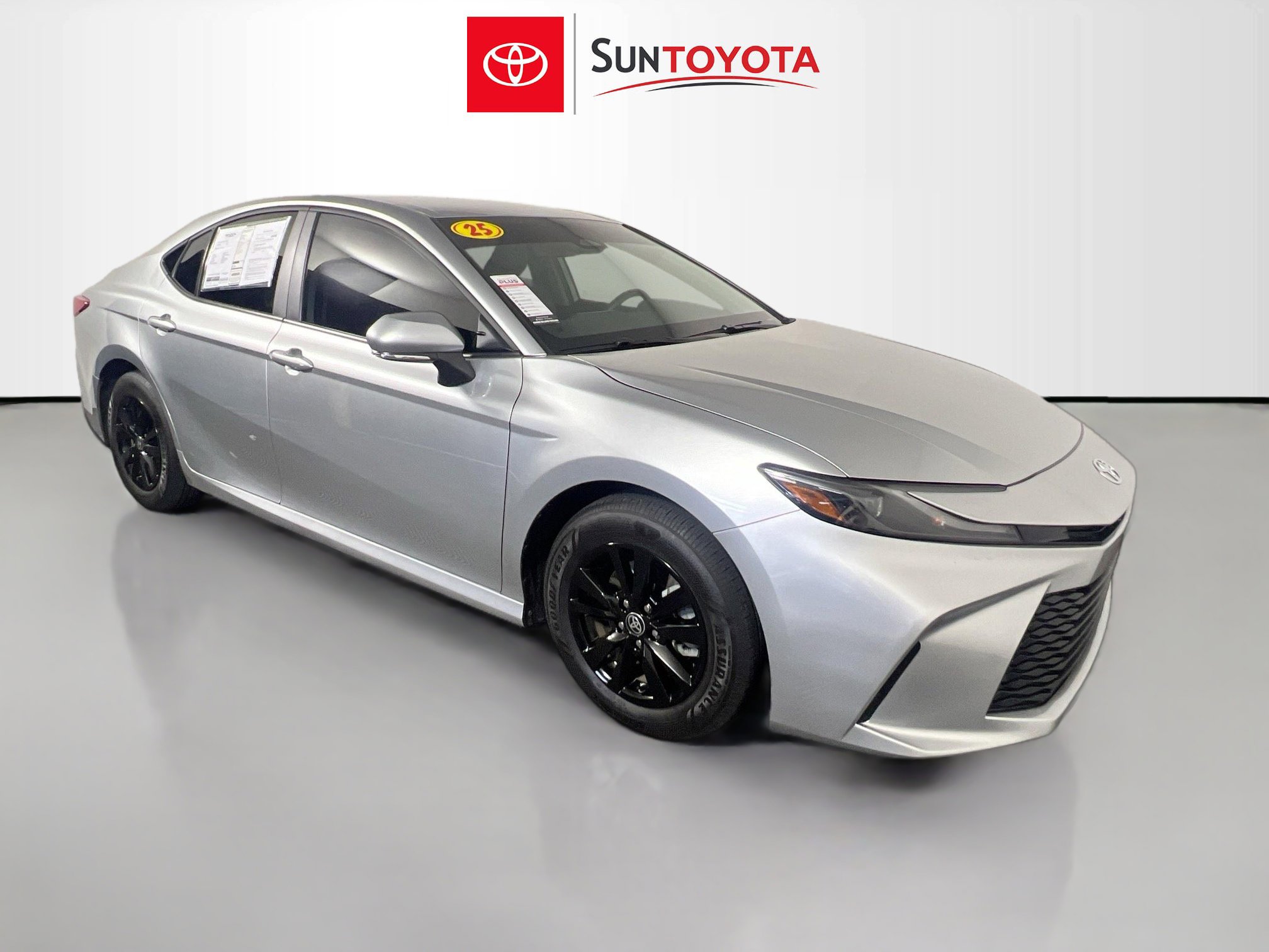 Used 2025 Toyota Camry LE w/ Convenience Package FWD image 1
