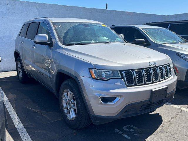 Used 2018 Jeep Grand Cherokee Laredo image 2