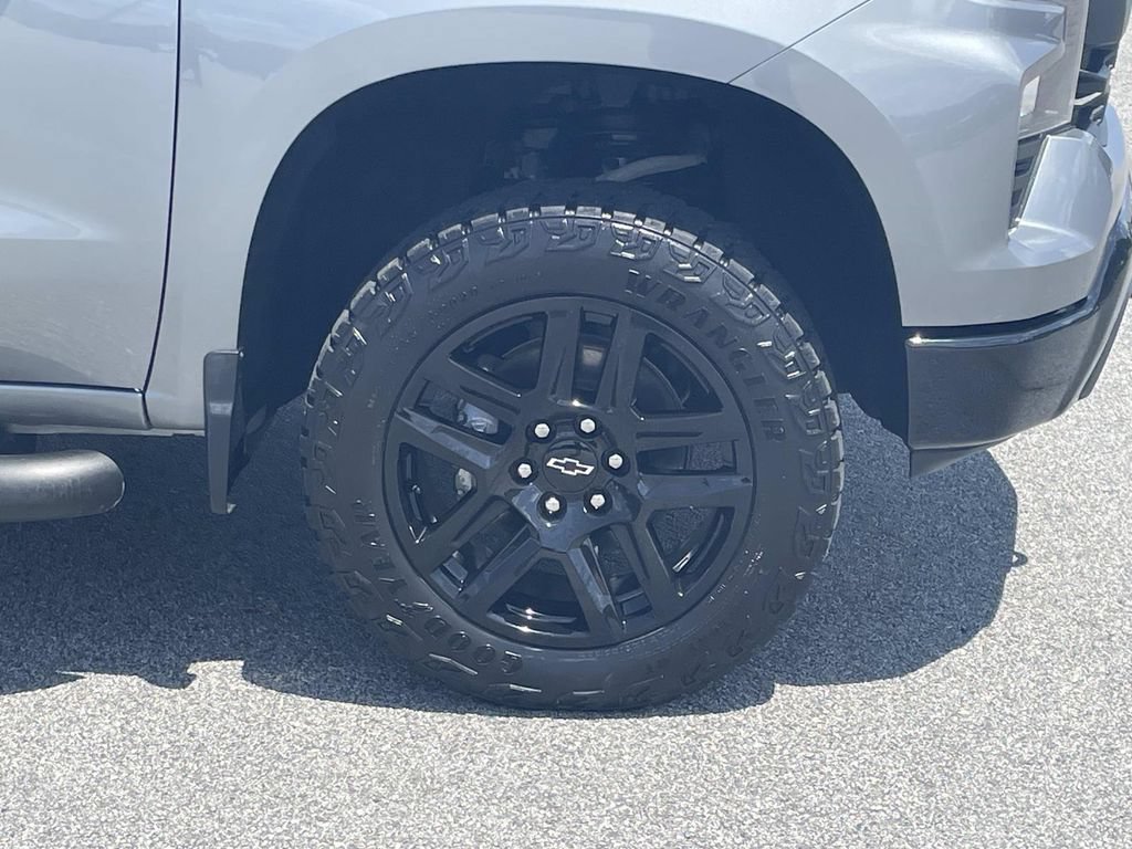 Used 2024 Chevrolet Silverado 1500 Custom Trail Boss w/ Turbomax Blackout Package AWD/4WD image 10