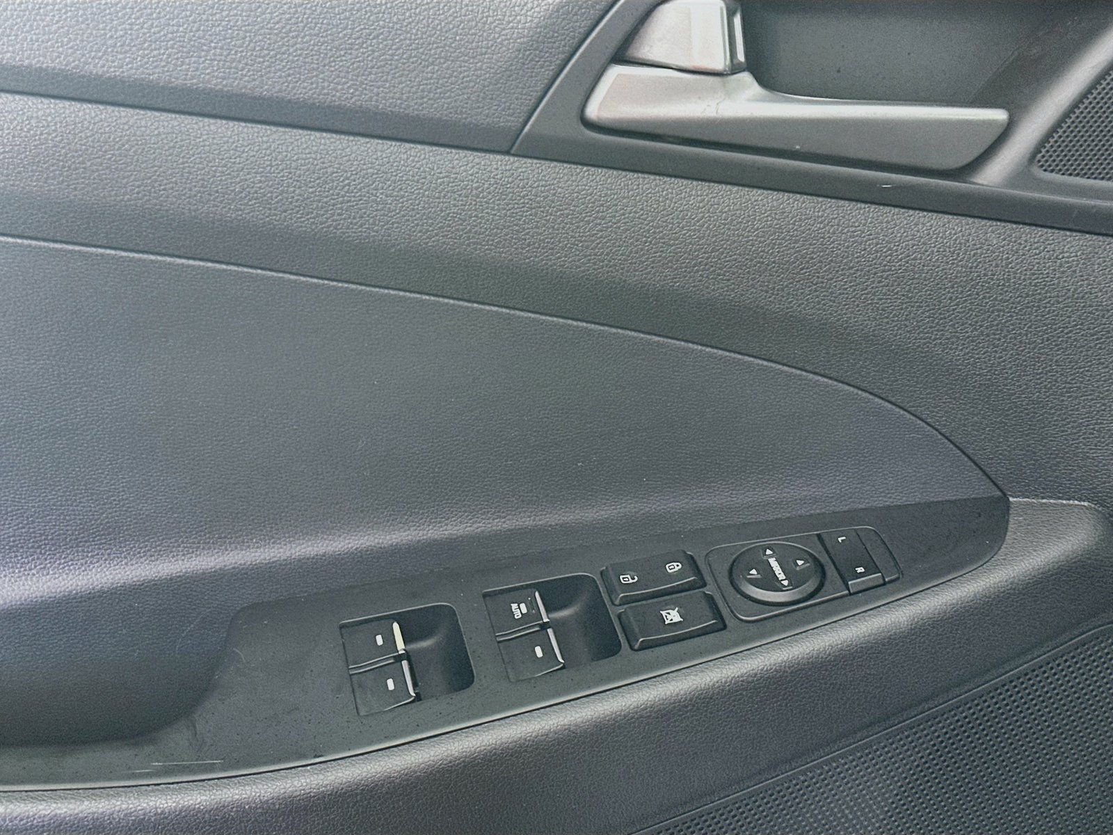 Used 2018 Hyundai Tucson Limited w/ Cargo Package FWD image 18