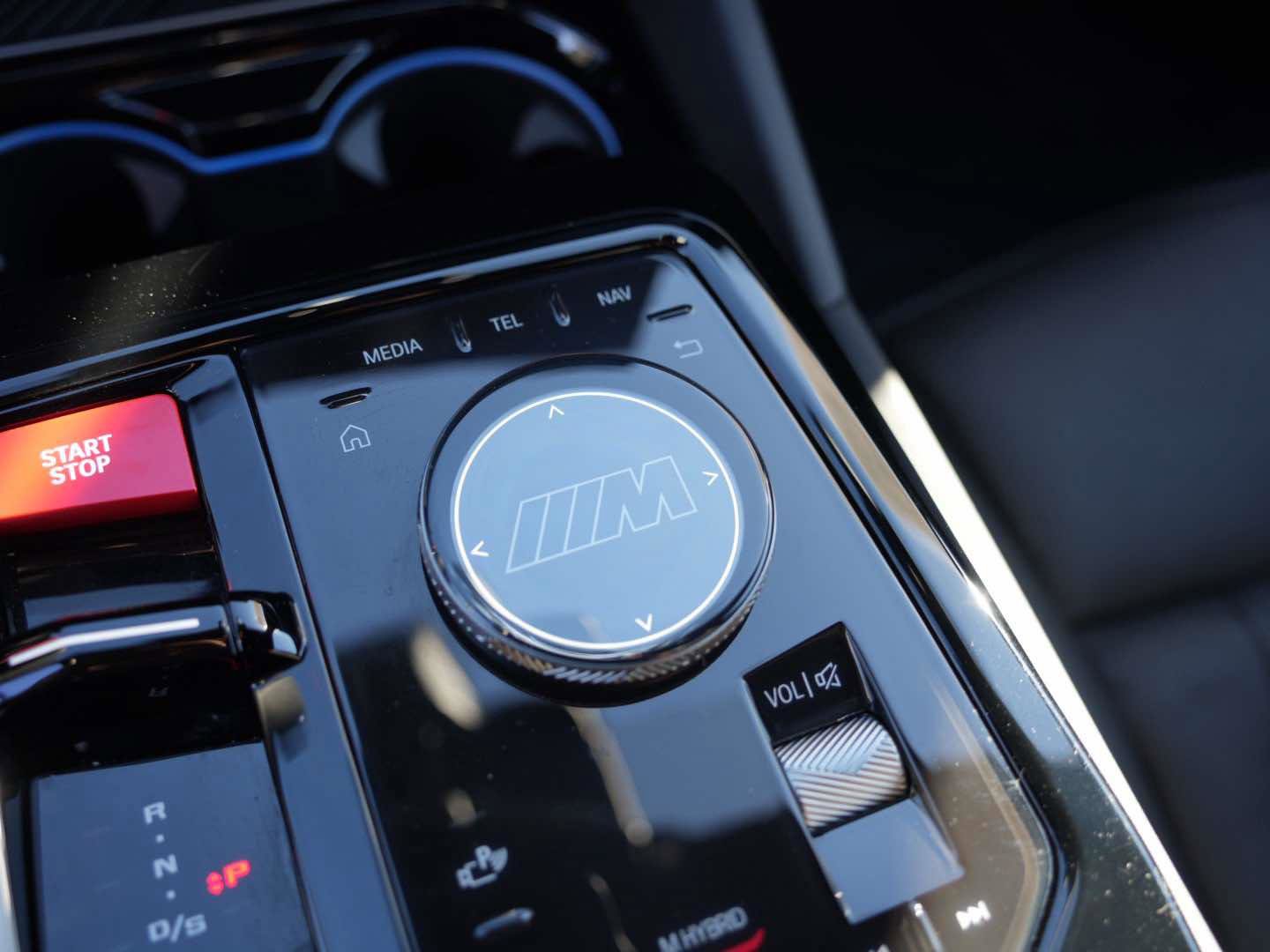 Used 2025 BMW M5 w/ Carbon Package image 30