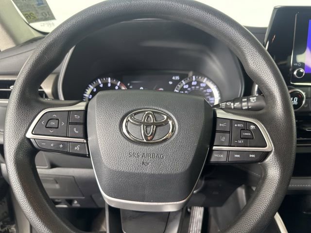Used 2023 Toyota Highlander L image 11