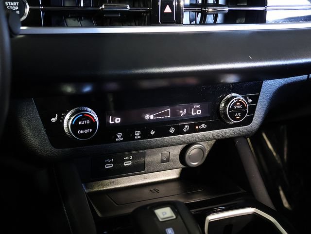 Used 2025 Mitsubishi Outlander SE FWD image 23