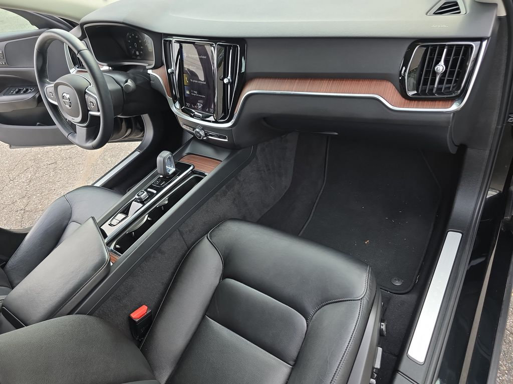 Used 2022 Volvo S60 B5 Momentum w/ Protection Package Premier AWD/4WD image 11