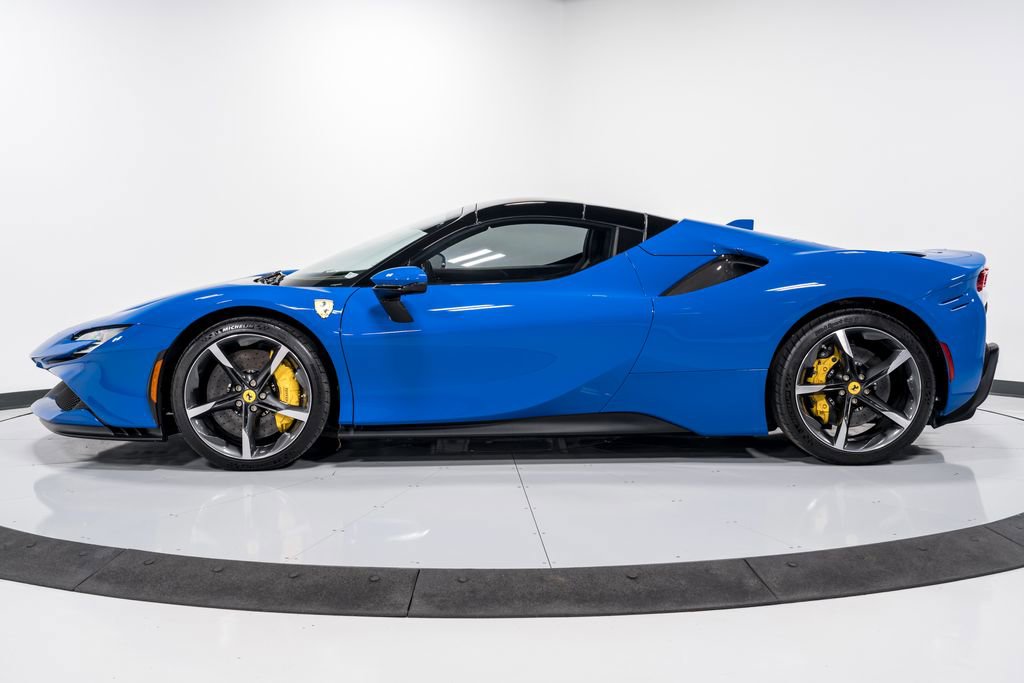 Used 2024 Ferrari SF90 Spider image 38