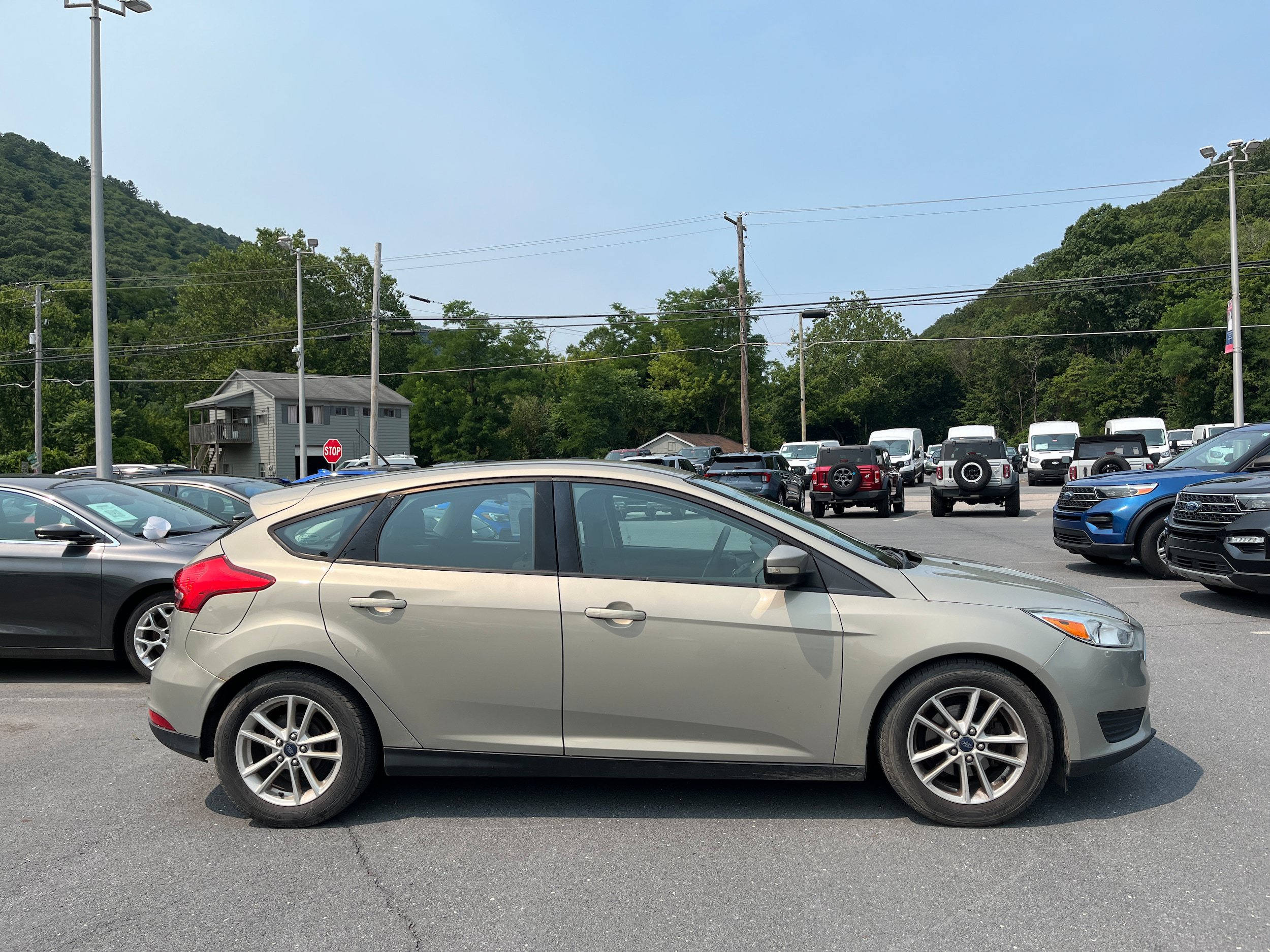 Used 2015 Ford Focus SE FWD image 5