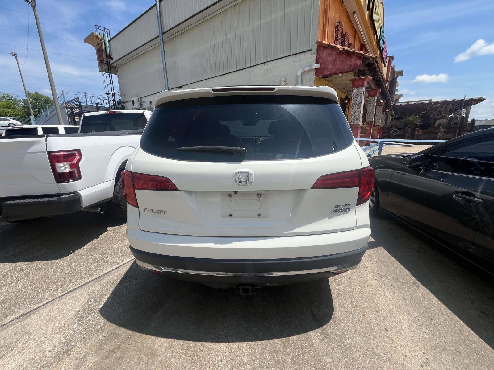 Used 2017 Honda Pilot Elite image 4