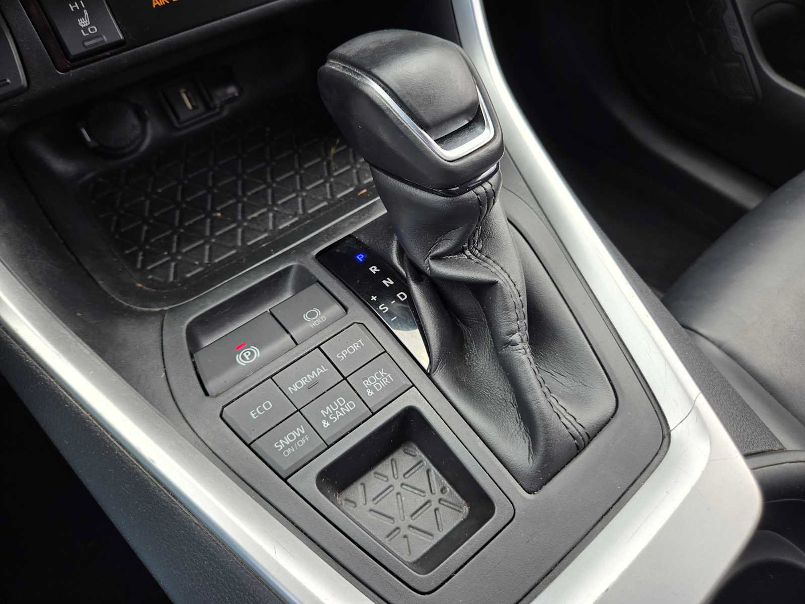 Used 2020 Toyota RAV4 XLE Premium AWD/4WD image 38