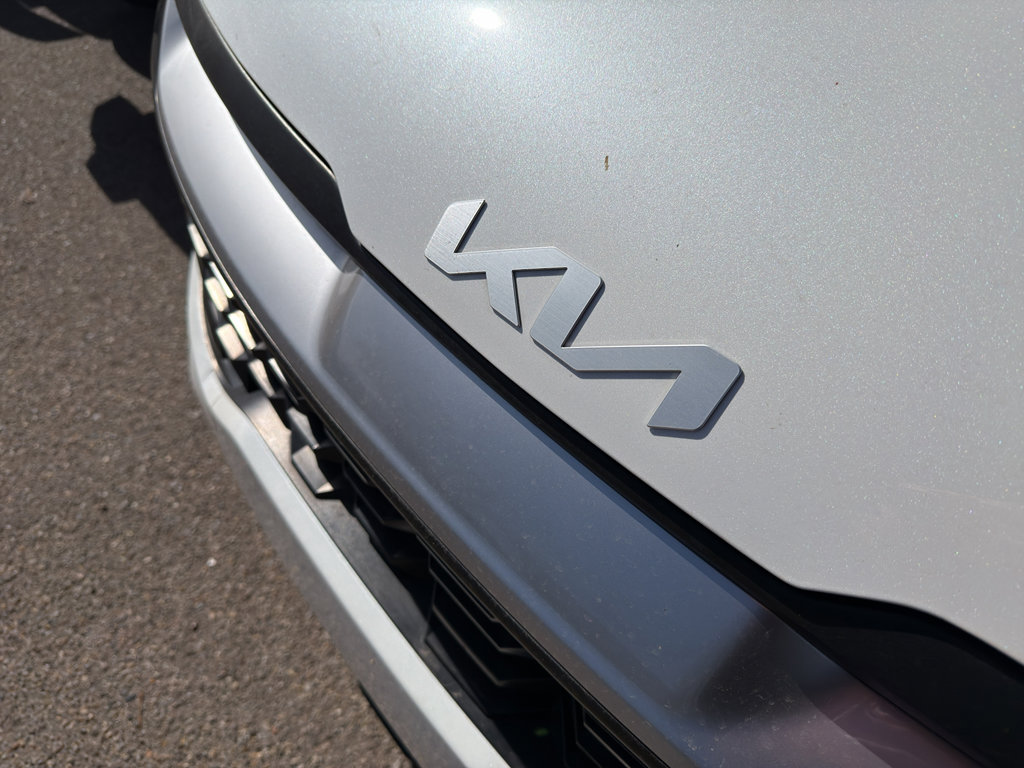 Used 2023 Kia Sportage LX image 2