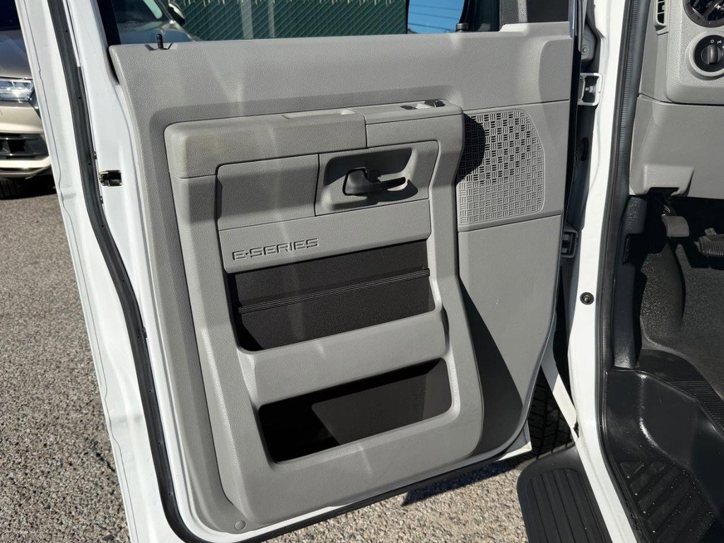 Used 2012 Ford E-250 and Econoline 250 w/ Premium Van Group image 27