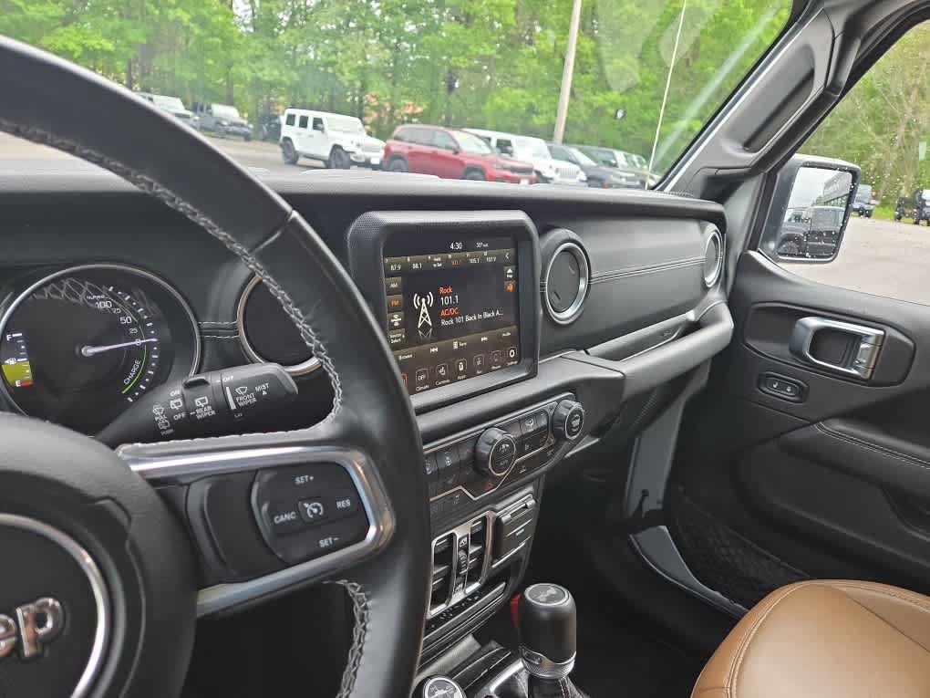 Used 2023 Jeep Wrangler Unlimited Sahara w/ Cold Weather Group AWD/4WD image 24