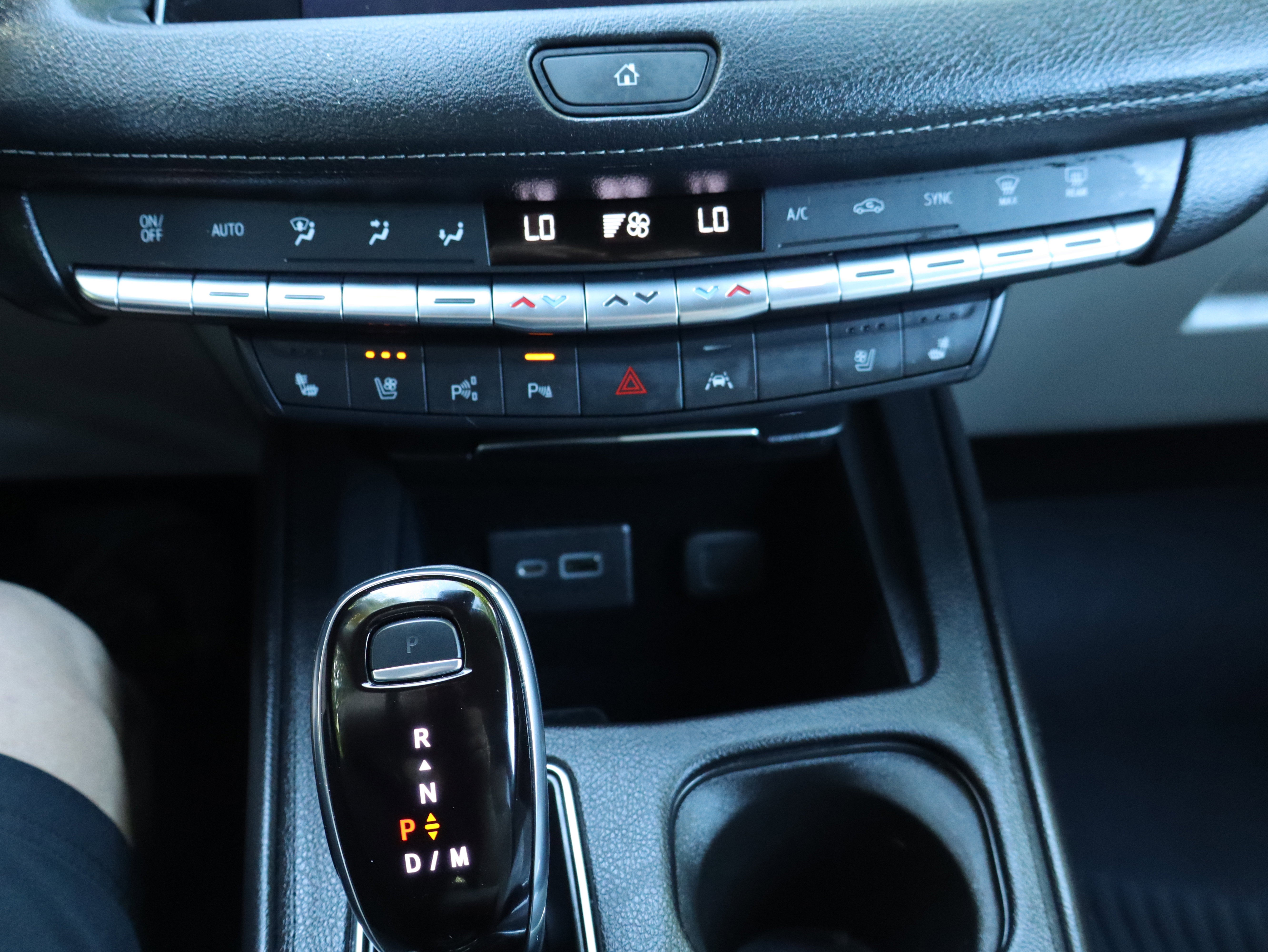 Used 2022 Cadillac XT4 Premium Luxury w/ Enhanced Visibility Package image 33