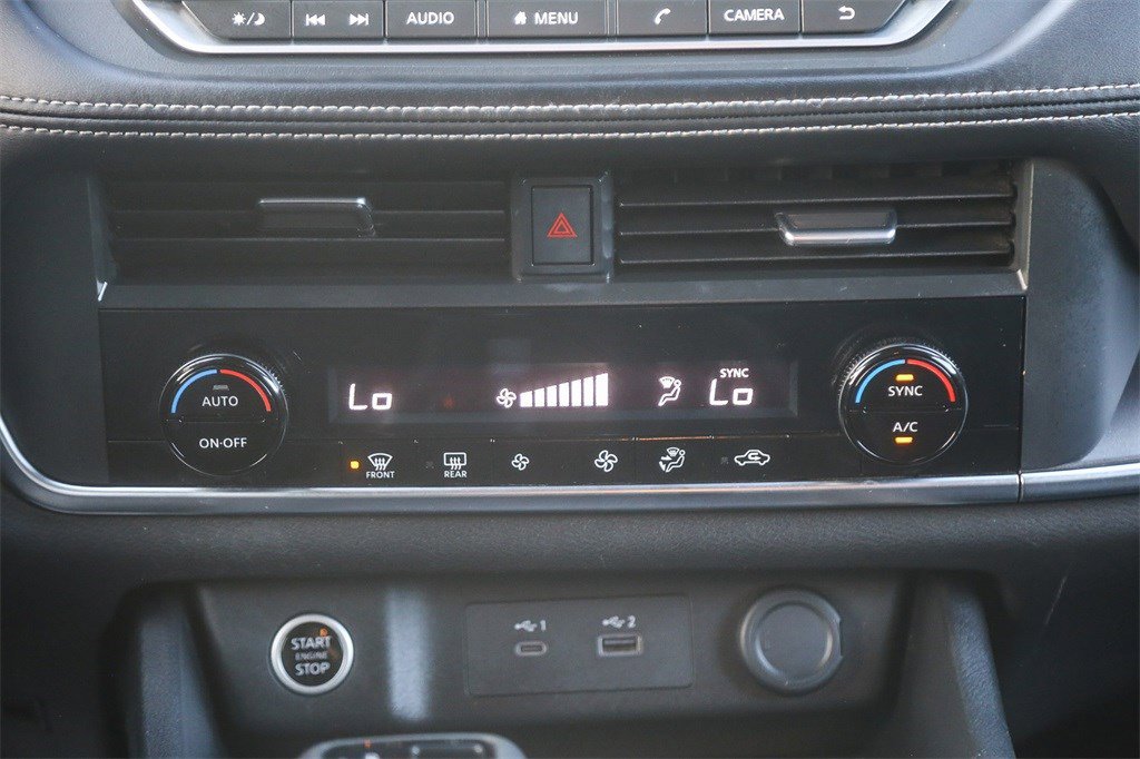 Used 2023 Nissan Rogue SV image 12