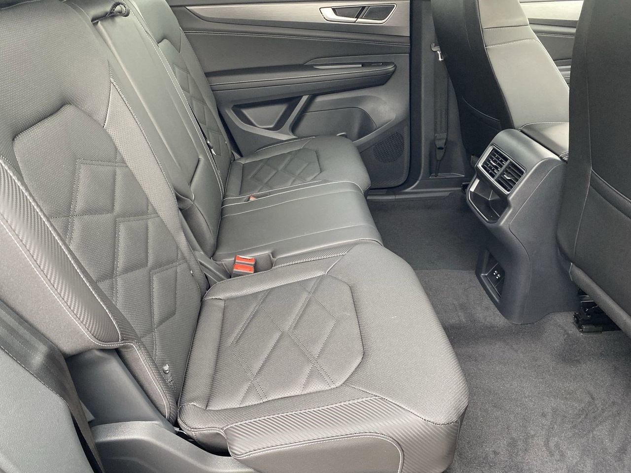 New 2026 Volkswagen Atlas Cross Sport SE image 9