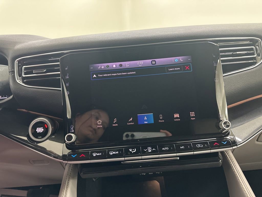 Used 2024 Jeep Wagoneer L 4WD image 43