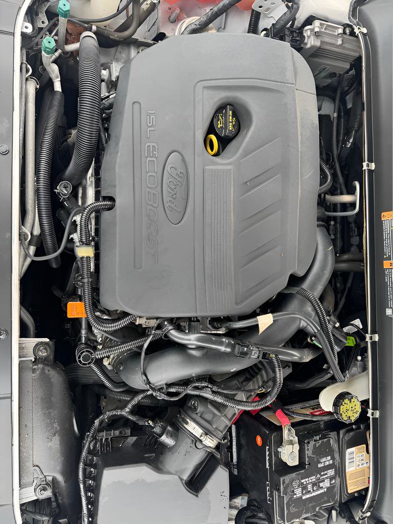 Used 2017 Ford Fusion SE w/ Fusion SE Technology Package image 9