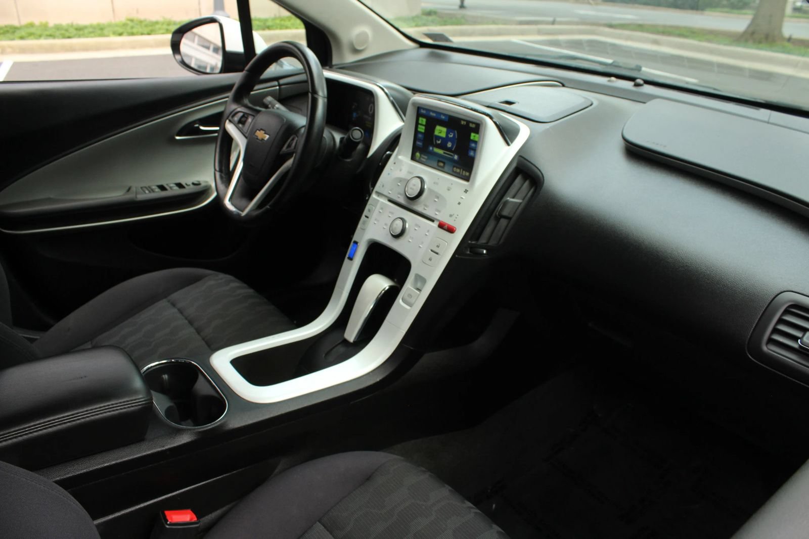 Used 2013 Chevrolet Volt w/ Enhanced Safety Package 1 FWD image 25