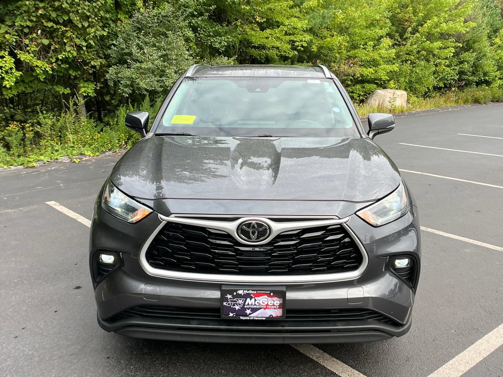 Used 2021 Toyota Highlander XLE AWD/4WD image 8