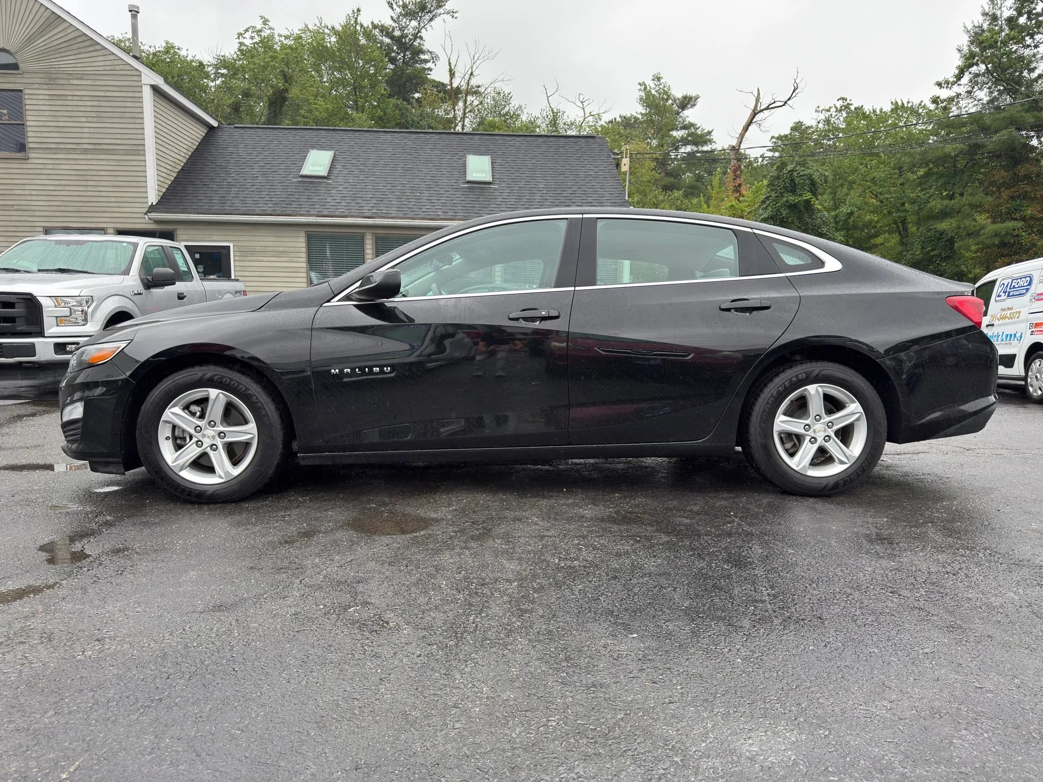 Used 2022 Chevrolet Malibu LS w/ Driver Confidence Package II FWD image 4