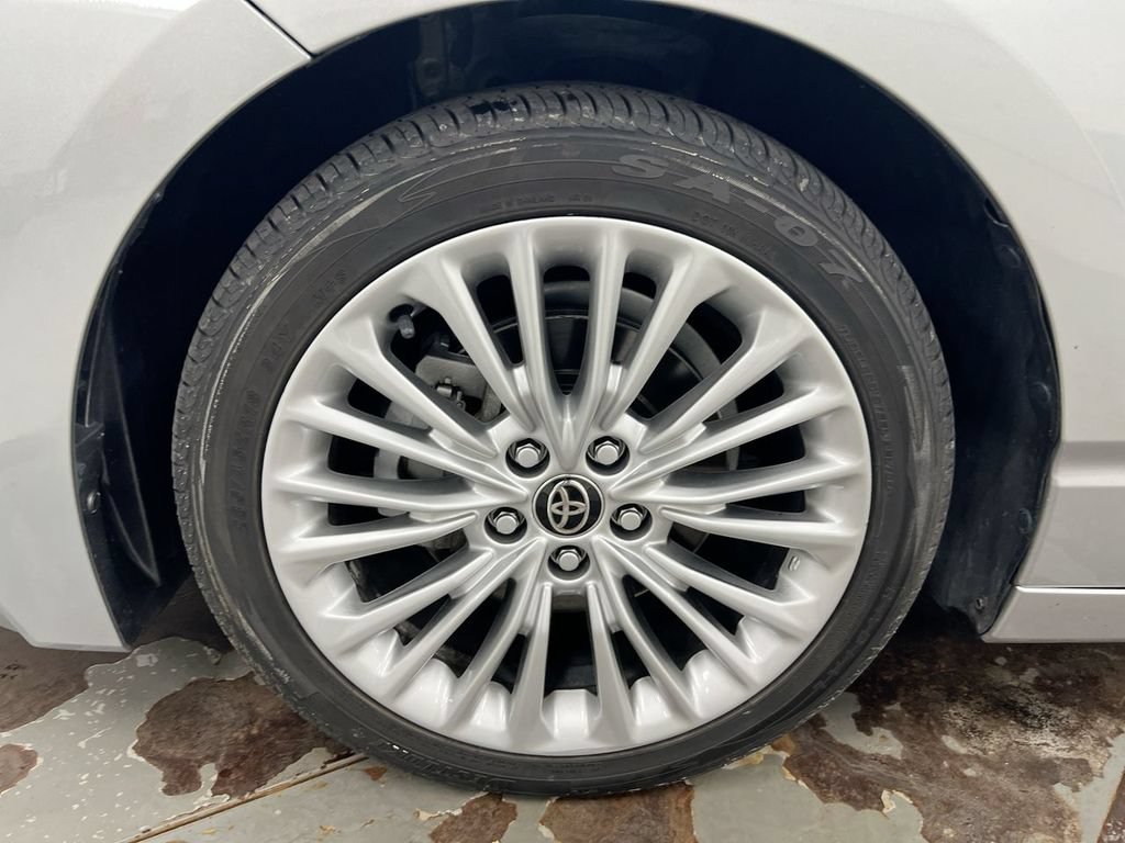 Used 2021 Toyota Avalon Limited w/ Advanced Safety Package FWD image 28