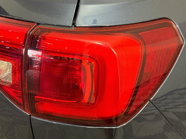 Used 2018 GMC Acadia Denali w/ Technology Package FWD image 31