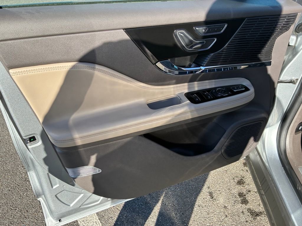 Certified 2022 Lincoln Corsair AWD w/ Equipment Group 101A image 11