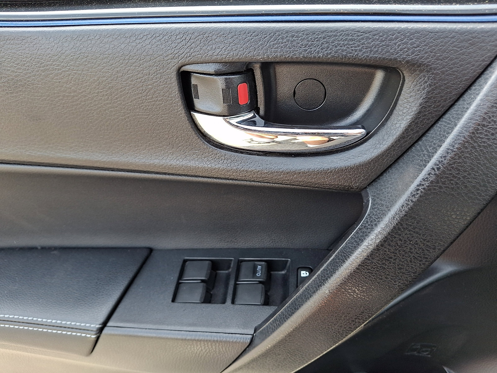 Used 2018 Toyota Corolla SE FWD image 13