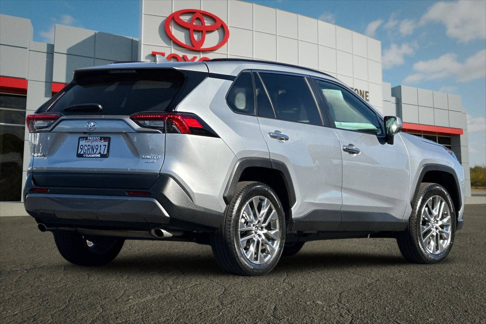 Certified 2019 Toyota RAV4 Limited AWD/4WD image 3