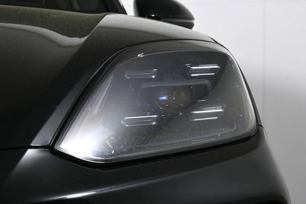 Used 2025 Porsche Cayenne AWD/4WD image 11