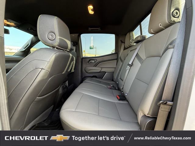 Used 2025 Chevrolet Colorado ZR2 w/ Technology Package AWD/4WD image 32