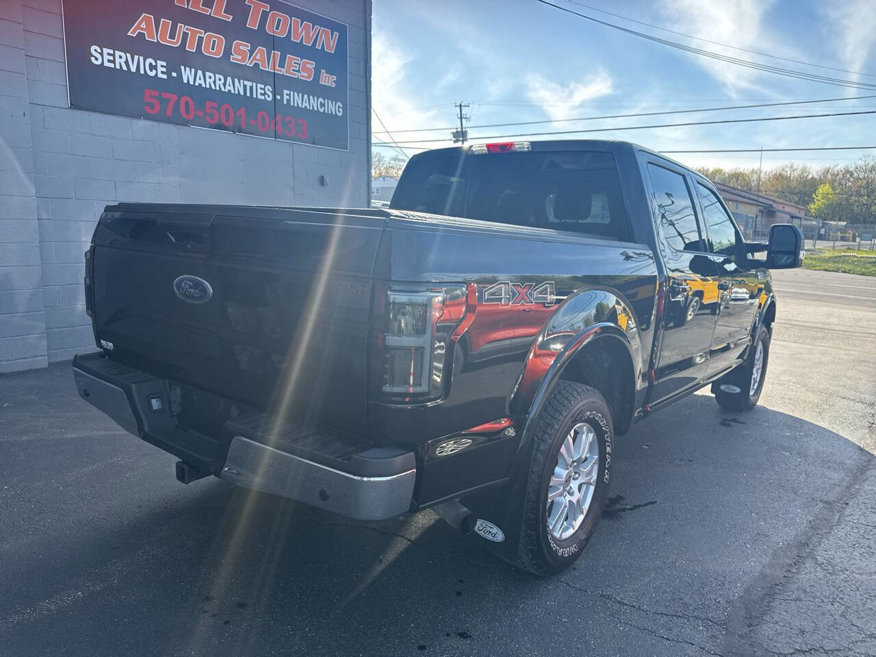 Used 2017 Ford F150 Lariat w/ Equipment Group 501A Mid AWD/4WD image 8