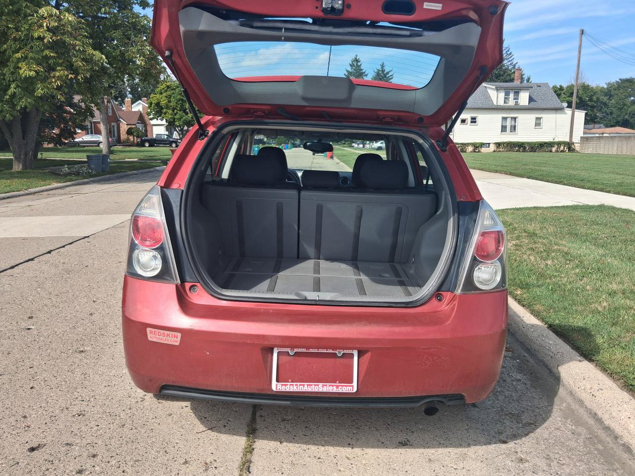 Used 2010 Pontiac Vibe w/ Preferred Package FWD image 11