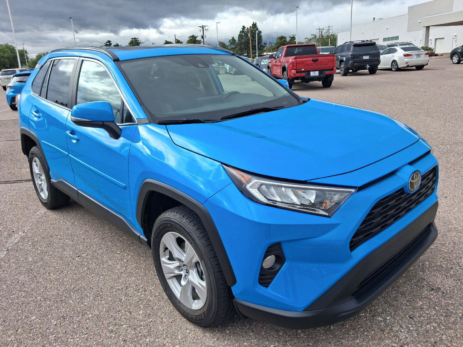 Used 2020 Toyota RAV4 XLE w/ Convenience Package FWD image 7