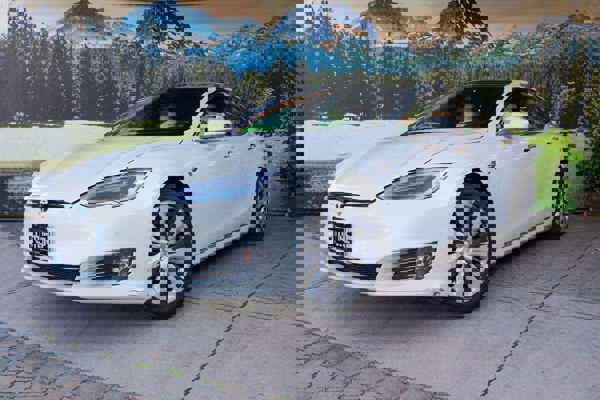 Used 2020 Tesla Model S Long Range Plus image 1