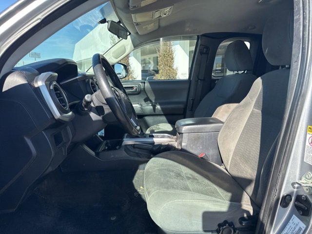 Used 2017 Toyota Tacoma SR5 w/ SR5 Appearance Package (SM) image 11