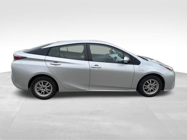 Used 2017 Toyota Prius Four FWD image 2