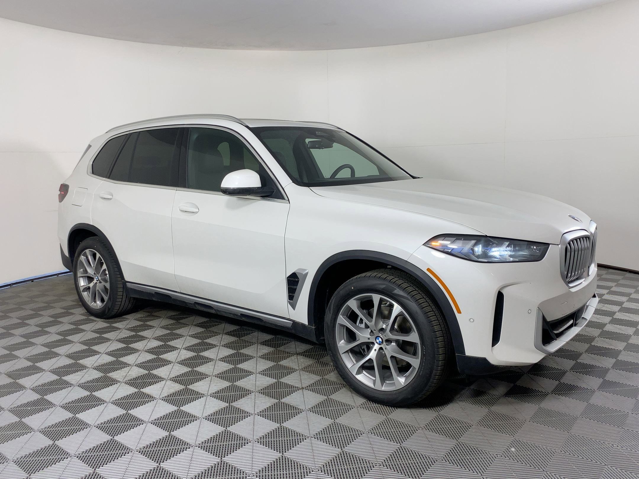Used 2026 BMW X5 sDrive40i w/ Premium Package RWD image 6