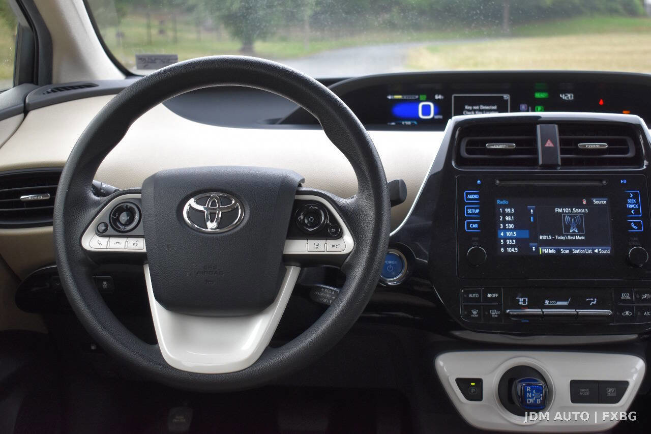 Used 2017 Toyota Prius Two w/ Prius Two Safety Plus Package FWD image 19