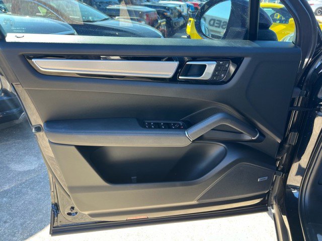 Used 2023 Porsche Cayenne image 26