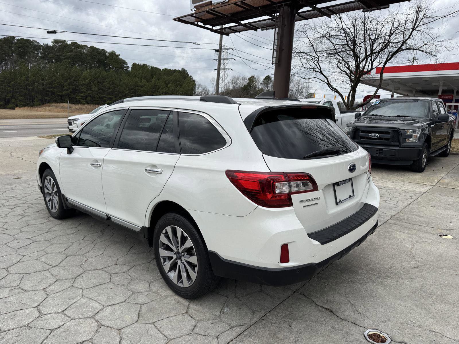 Used 2017 Subaru Outback 3.6R Touring w/ Popular Package #5A image 10