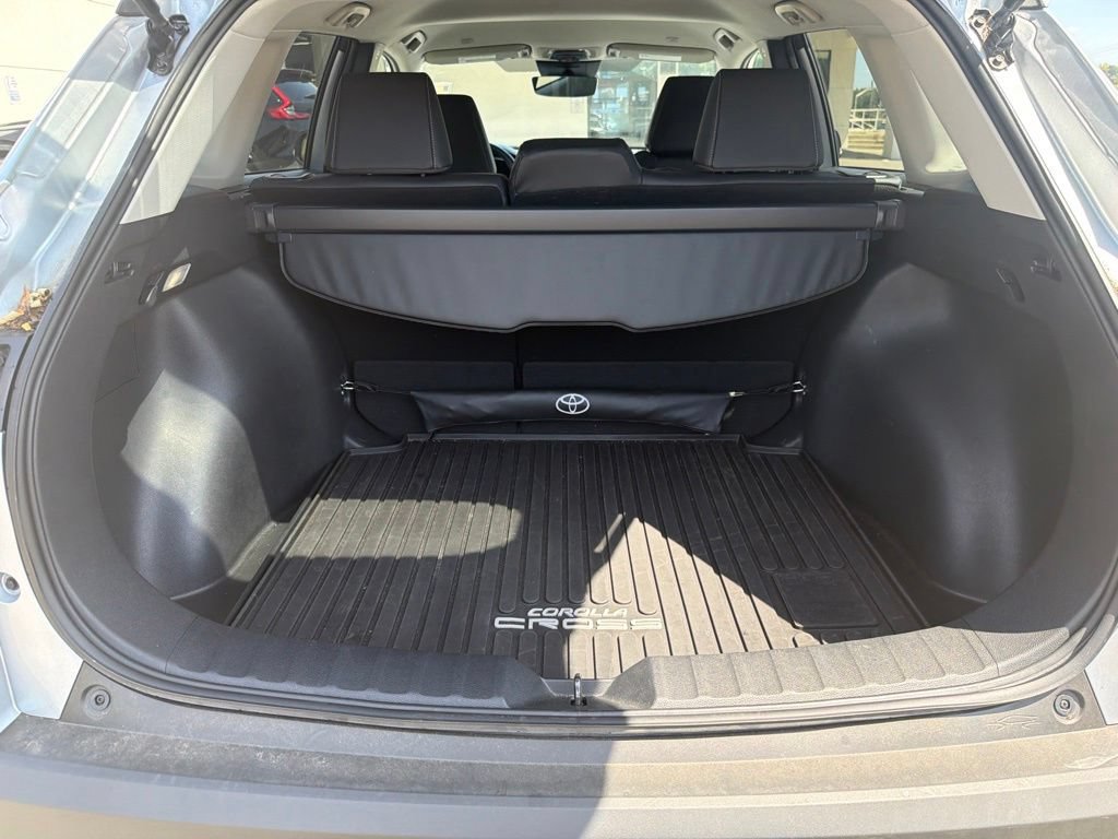 Used 2025 Toyota Corolla Cross XLE FWD image 43