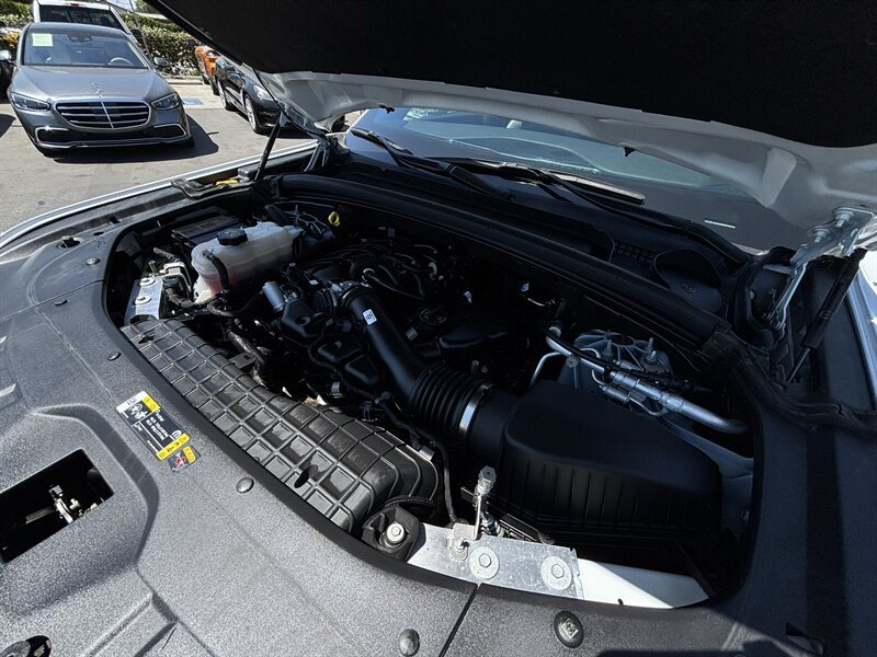 Used 2024 Jeep Grand Cherokee Altitude AWD/4WD image 4