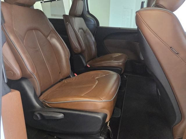 Used 2021 Chrysler Pacifica Limited w/ Uconnect Theater Family Group FWD image 20
