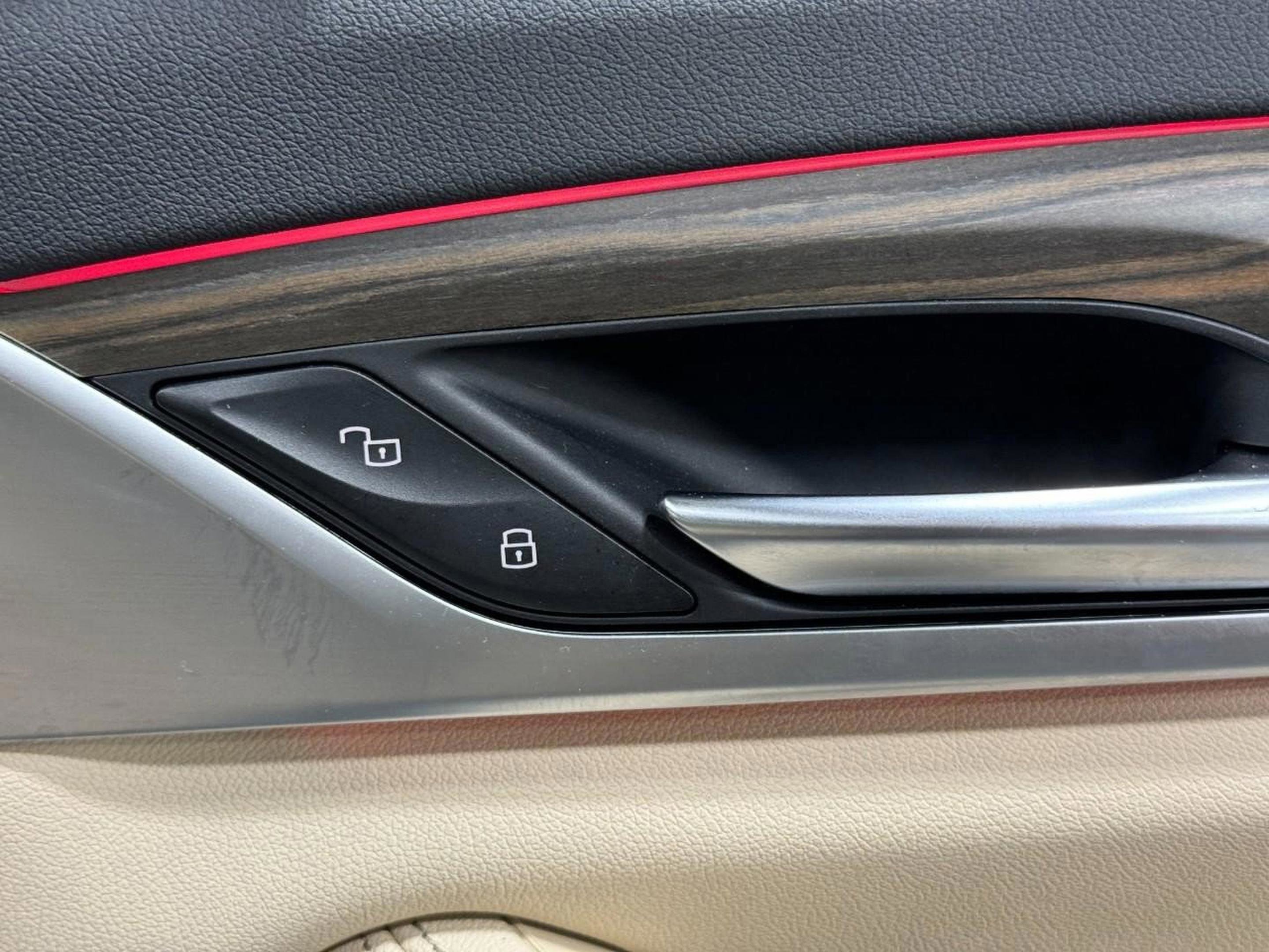 Used 2022 BMW 540i xDrive w/ Premium Package image 19