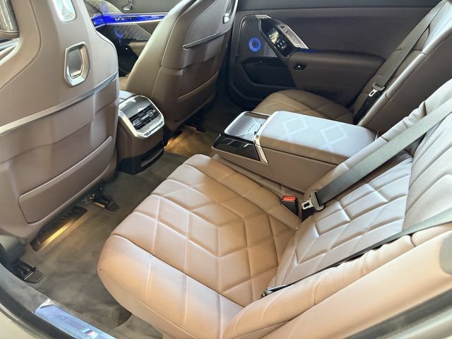 New 2026 BMW i7 M70 w/ Executive Package AWD/4WD image 14